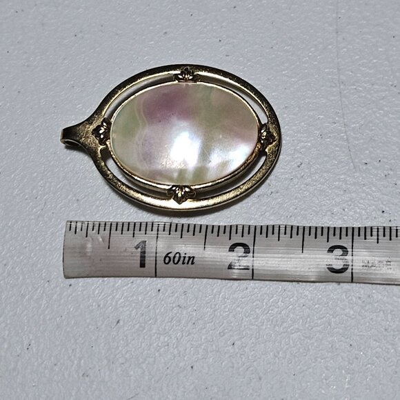 Vintage Mother Of Pearl Inlay Oval Pendant Gold Tone Elegant DIY Fashion Jewelry - Picture 4 of 4